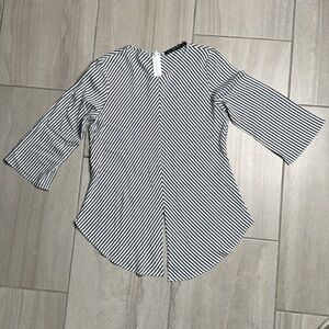Zara Blue and White Fitted 3/4 Sleeve Blouse